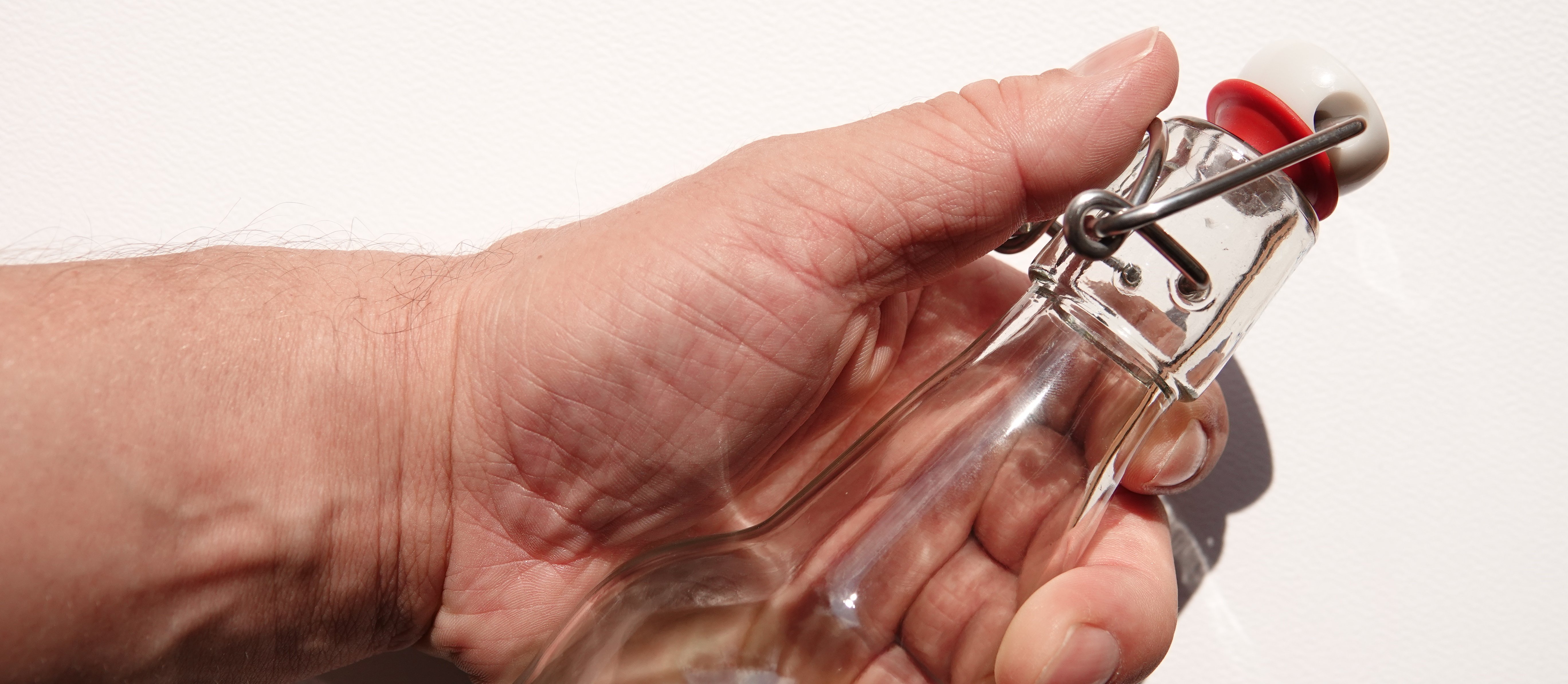 Państwo w państwie. Sąd skazał klienta uderzonego butelką przez ekspedienta