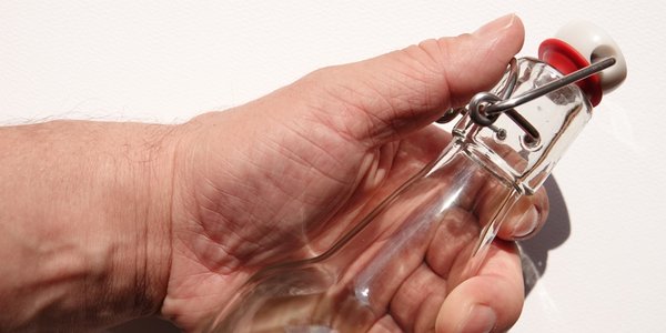 Państwo w państwie. Sąd skazał klienta uderzonego butelką przez ekspedienta