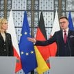 Marszałek Sejmu Szymon Hołownia (P) i przewodnicząca Bundestagu Julia Kloeckner (L)