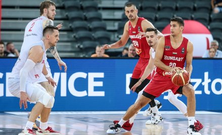 Polacy Mateusz Ponitka i Aleksander Balcerowski oraz Kemal Karahodzic z Węgier podczas meczu turniej