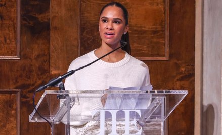 Tancerka baletowa Misty Copeland przemawia podczas konferencji prasowej zapowiadającej wiosenną wyst