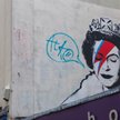 Elżbieta II w galeriach, w filmach i na murach. Królowa była częścią popkultury