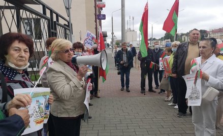 Grodno: Zwolennicy Łukaszenki pikietowali polski konsulat