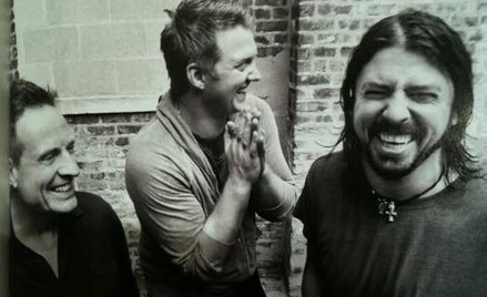 Singla "New Fang" z debiutanckiej płyty Them Crooked Vultures posłuchamy na Twitterze. Źródło: last.