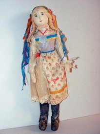 Lalka sprzedana na aukcji charytatywnej przez Helenę Paderewską.