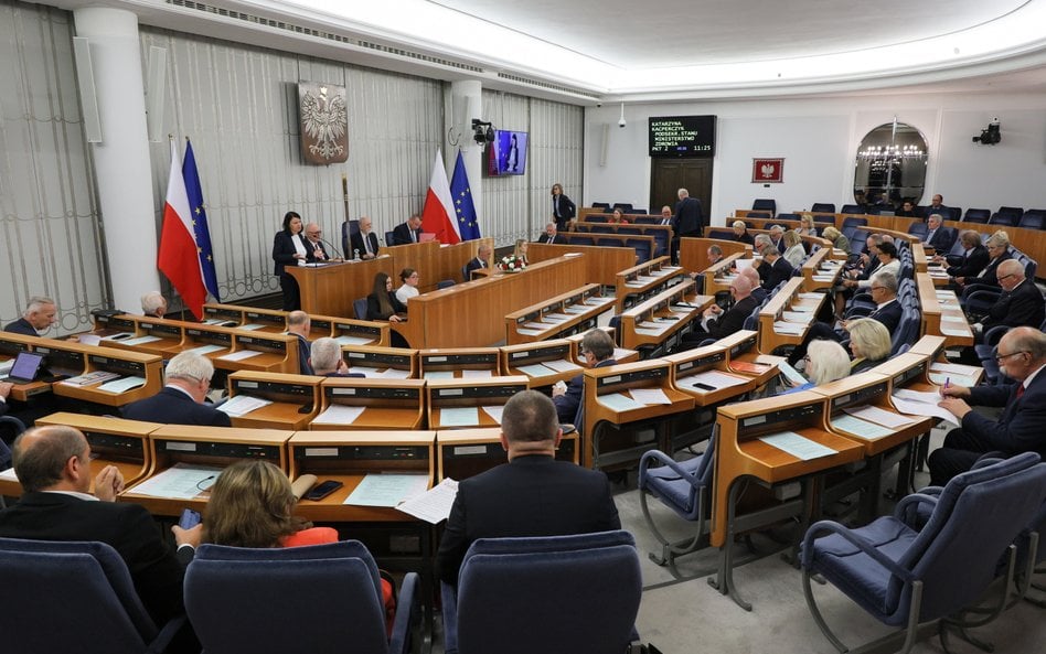 Izba rozpatrywała się m.in. nowelizację Kodeksu pracy, która zakłada, że okresy przepracowane na umo