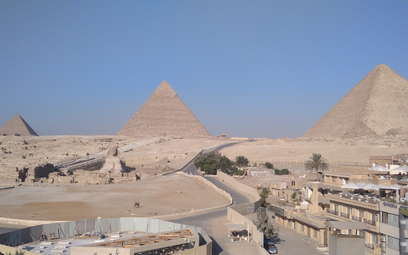 Płaskowyż Giza – piramidy i Sfinks, fascynujące ludzi od tysiącleci, jeden z autentycznych cudów daw