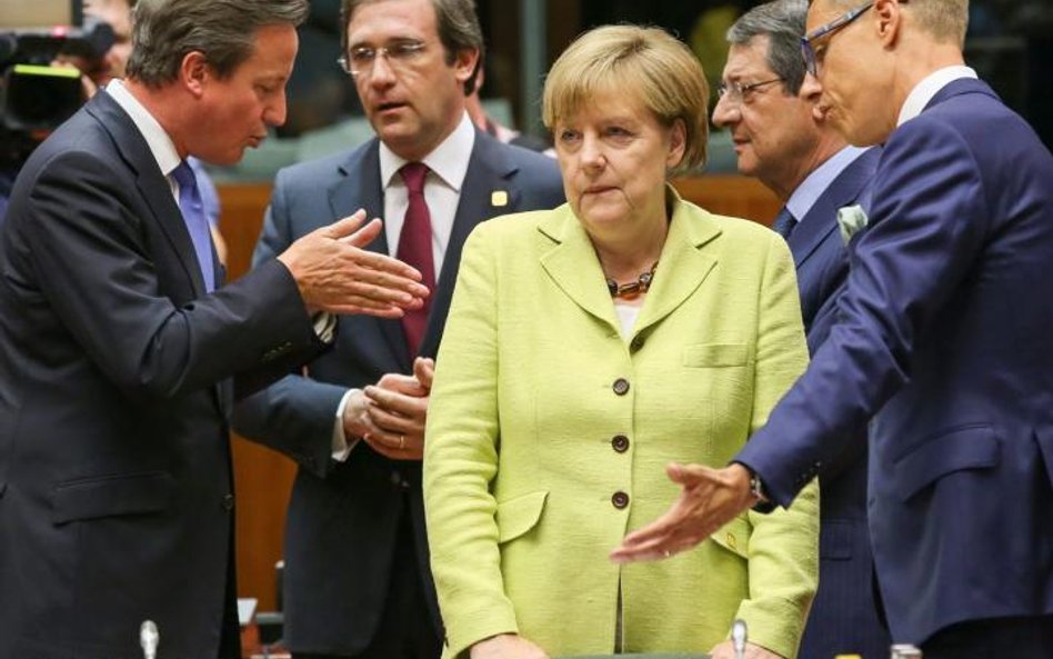 Gorące dyskusje na ostatnim szczycie trwały do środy nad ranem. Na zdjęciu od lewej: David Cameron, 