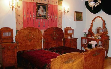 Poza pamiątkami po pisarce w Russowie można oglądać meble z epoki