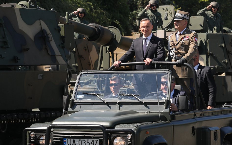 Prezydent RP Andrzej Duda i szef Sztabu Generalnego Wojska Polskiego gen. Rajmund Andrzejczak na def