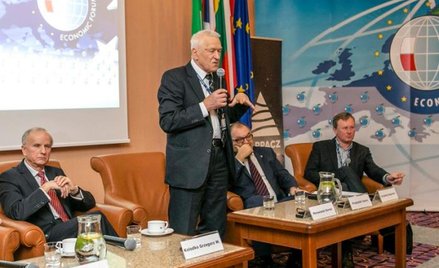 W debacie wzięli udział: Bogusław Chrabota, redaktor naczelny „Rzeczpospolitej”, prof. Robert Gwiazd