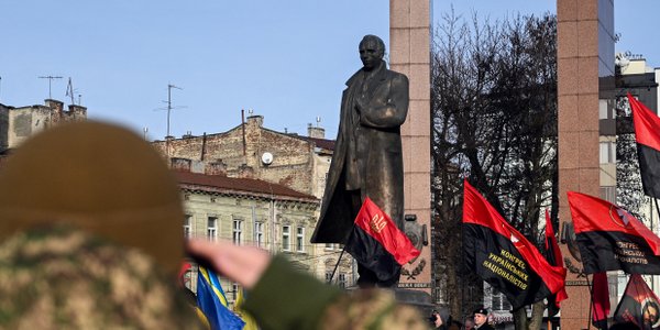 Ukraińskie podręczniki: trzy strony o Wołyniu i gloryfikacja UPA