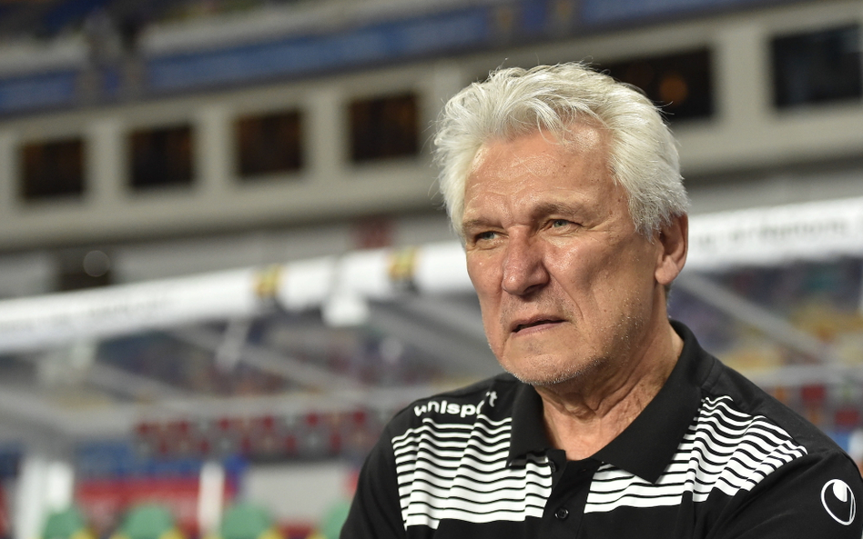 Henryk Kasperczak: Polityka naszych działaczy dotycząca selekcjonerów nie jest dobra.