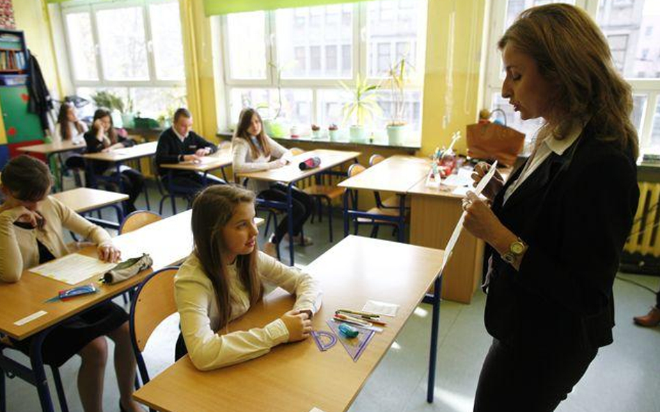 Świadczenie kompensacyjne dla nauczyciela po rozwiązaniu terminowego angażu