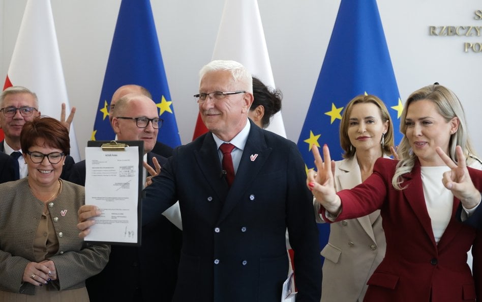 Senator koła „Niezależni i Samorządni” Wadim Tyszkiewicz podczas konferencji dotyczącej powstania no