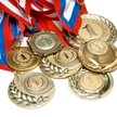Rząd sypnie medalami