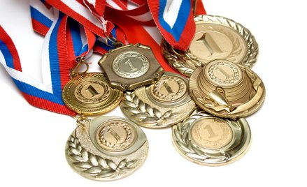 Rząd sypnie medalami