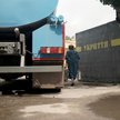 Stolica obwodu chersońskiego pozostaje pod kontrolą Ukraińców. Na zdjęciu mieszkanka Chersonia, któr