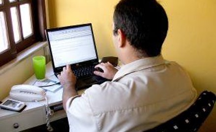 Za zgodą pracownika wyślesz mu ZUS RMUA mejlem