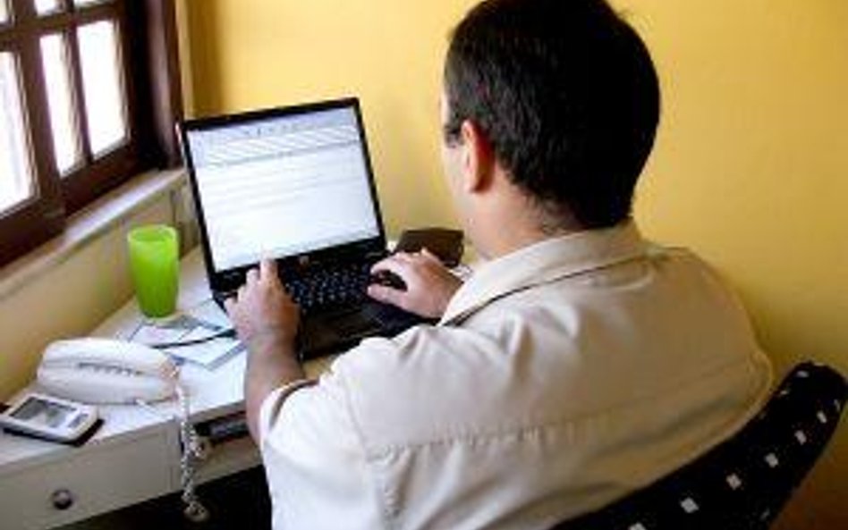 Za zgodą pracownika wyślesz mu ZUS RMUA mejlem