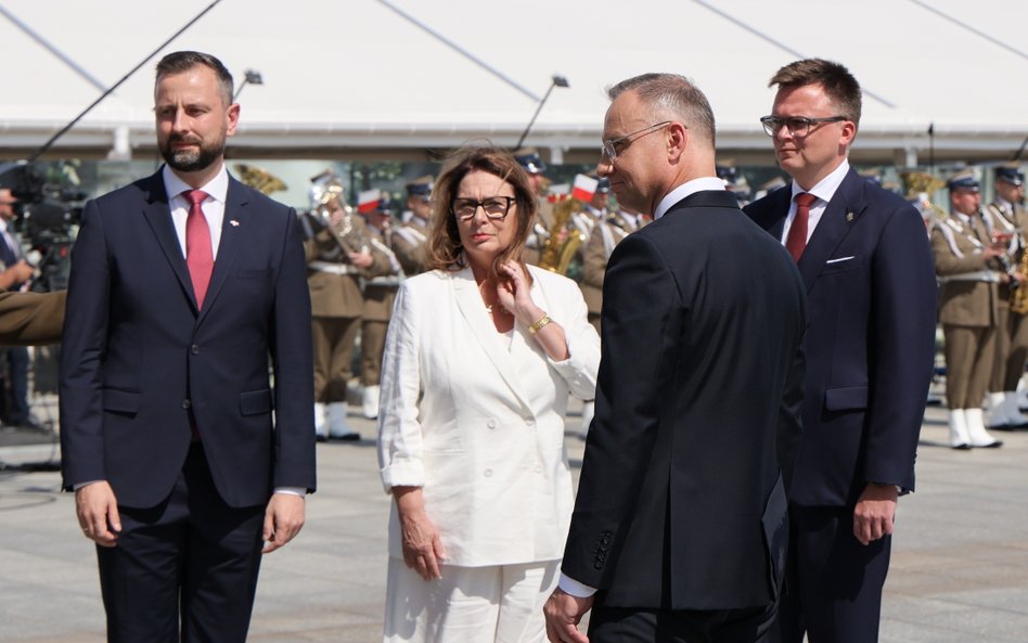 Prezydent RP Andrzej Duda z marszałek Senatu Małgorzatą Kidawą-Błońską, wicepremierem, ministrem obr