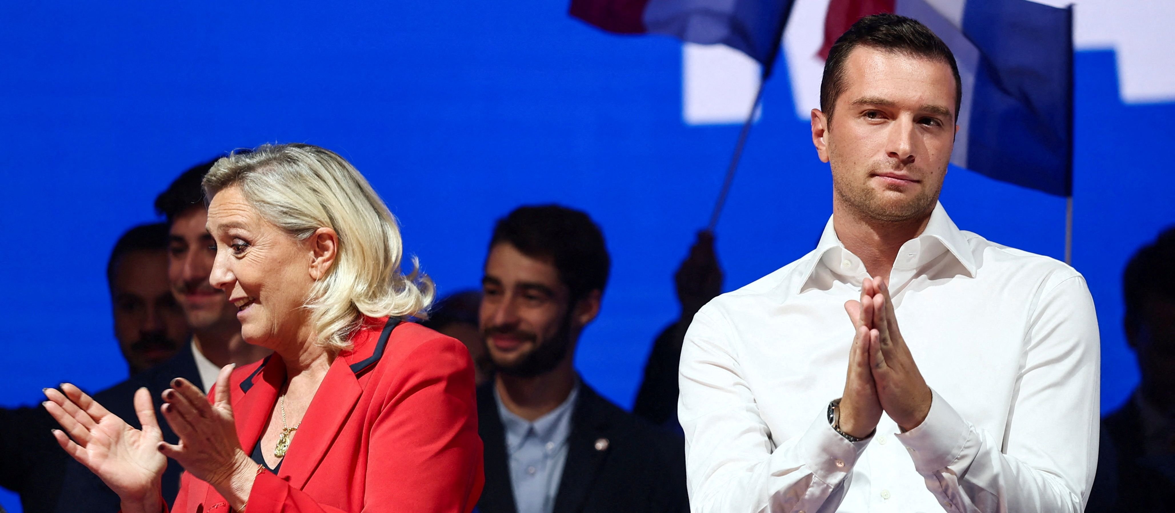 Czy to kolejny prezydent Francji? Sondaż: Wygrywa niezależnie od rywala