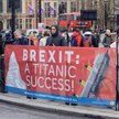 Demonstranci protestują w Londynie przeciwko brexitowi przed piątą rocznicą oficjalnego wyjścia Wiel