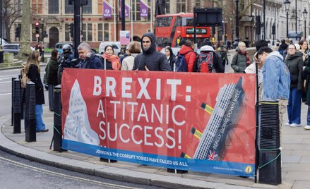 Demonstranci protestują w Londynie przeciwko brexitowi przed piątą rocznicą oficjalnego wyjścia Wiel