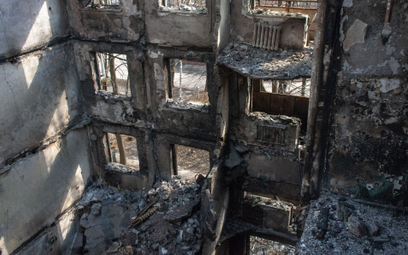 Zniszczony w wyniku ostrzału budynek mieszkalny w Charkowie