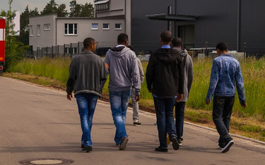 Niemcy muszą podnieść świadczenia dla uchodźców. "Zachęta"