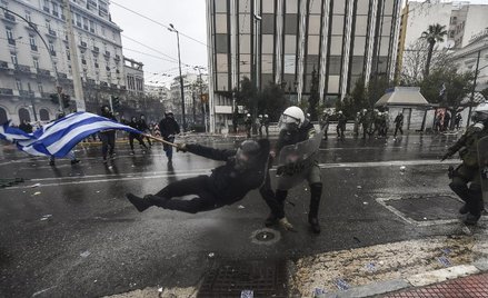 Grecy przeciw porozumieniu z Macedonią. Policja użyła gazu