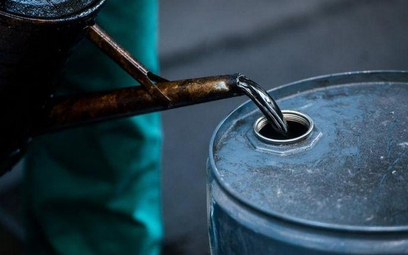 Zdaniem Międzynarodowej Agencji Energii podaż ropy na rynku będzie spadać