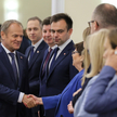 Premier Donald Tusk (L), wiceminister obrony narodowej Cezary Tomczyk (2L), szef KPRM Jan Grabiec (3