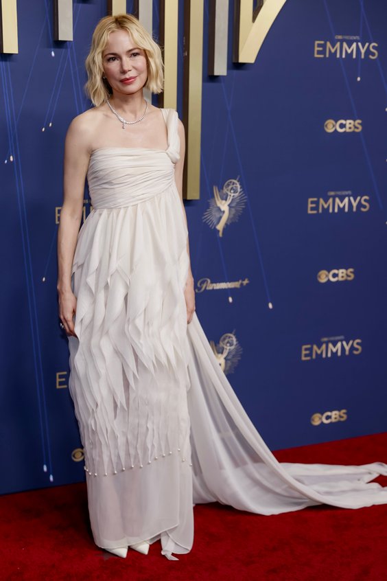 Michelle Williams na gali Emmy 2025 w stylizacji Chanel