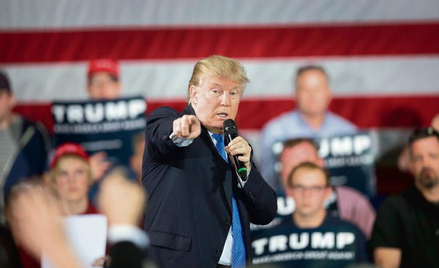 Duże poparcie dla Donalda Trumpa (na zdjęciu) i Berniego Sandersa to pokłosie kryzysu z 2008 r., z k