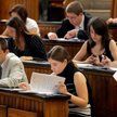 Około 23 proc. kandydatów na radców i adwokatów to prawnicy bez ukończonej aplikacji. Powołują się m