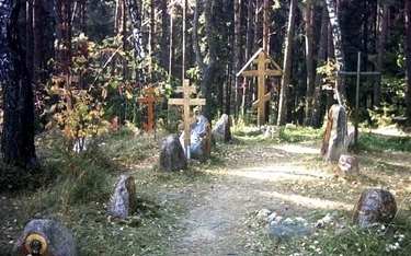 Białoruskie władze do dziś nie postawiły żadnego pomnika w Kuropatach. Są tam krzyże wzniesione prze