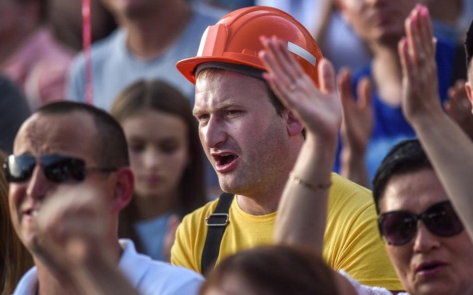 Białoruś: stanęły kopalnie, druga rafineria i huta