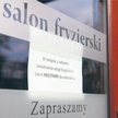 Rzecznik rządu: Połowa maja to realny termin powrotu fryzjerów