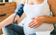 Podwyżka płacy minimalnej wiąże się z niższym wskaźnikiem nadciśnienia tętniczego w ciąży. Zaskakują