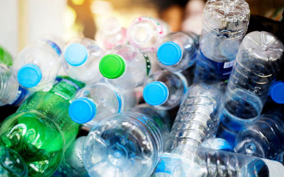 Rząd chce kaucji za butelki ze szkła i plastiku