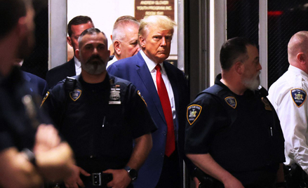 Były prezydent USA Donald Trump przybywa na rozprawę w sądzie karnym na Manhattanie, 4 kwietnia