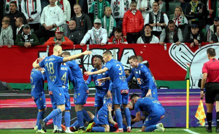 Radość piłkarzy Lecha Poznań po strzeleniu gola przez Mikaela Ishaka w meczu z Legią Warszawa