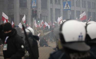 Marsz Niepodległości: Straty w Warszawie szacowane na kilkadziesiąt tysięcy złotych