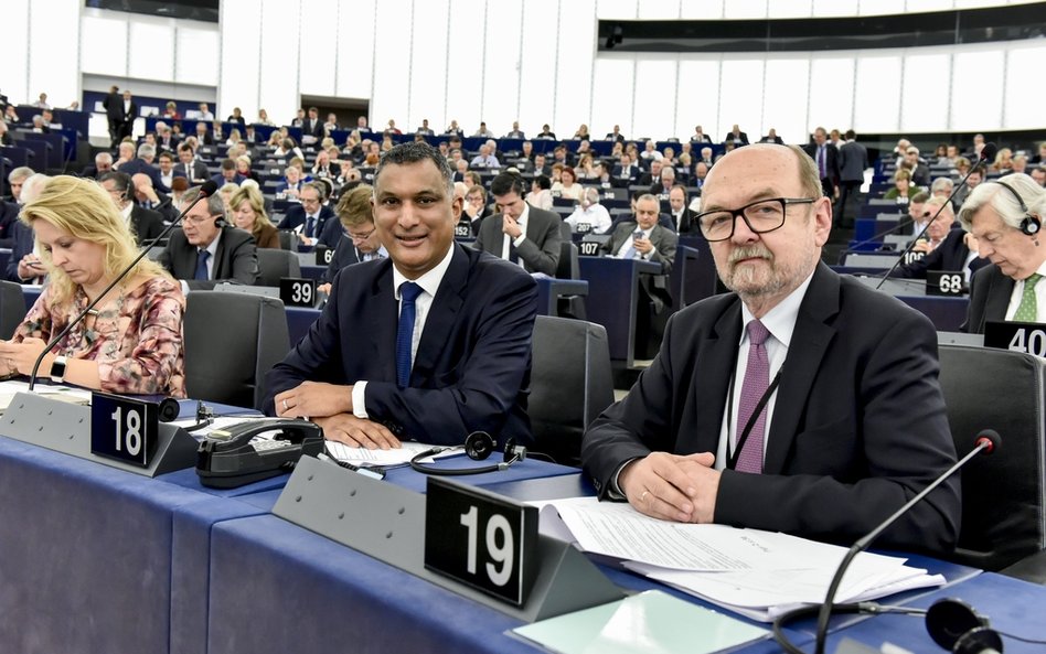 Legutko broni Orbana w PE. "Krasnoludki go nie wybrały"