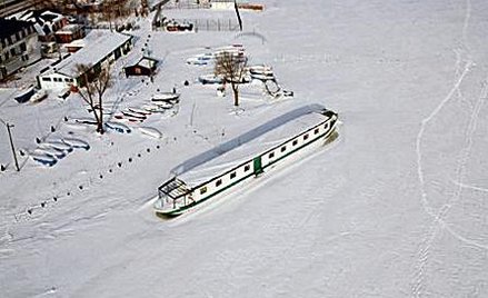 Jerzy Gumowski „Przelot paralotnią nad Zalewem Zegrzyńskim” (luty 2010 r.)