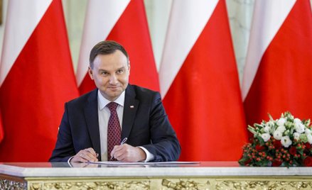 Marginalizowany dotąd prezydent Andrzej Duda próbuje zaistnieć w polskiej polityce.