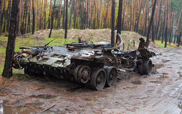 Zniszczony rosyjski czołg pod Izium