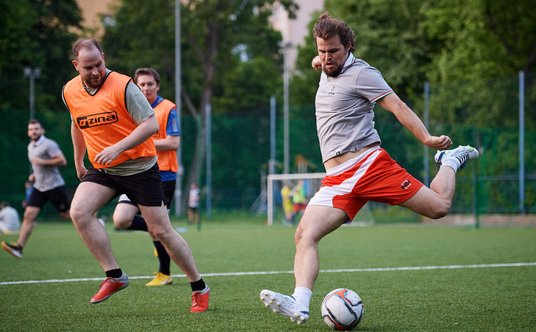 Magnus Carlsen adrenaliny szuka dziś także poza szachownicą