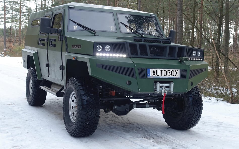 Prototypowy Autobox Honker AH 20.44 podczas zimowych jazd próbnych. Fot./Autobox.